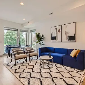  Holiday home Upscale Townhome W/ Stunning Rooftop Views